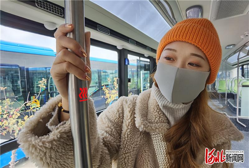 米乐M6：加热扶手杆、阅读灯、全自动恒温空调……河北石家庄238部新能源公交车集中上线(图2)