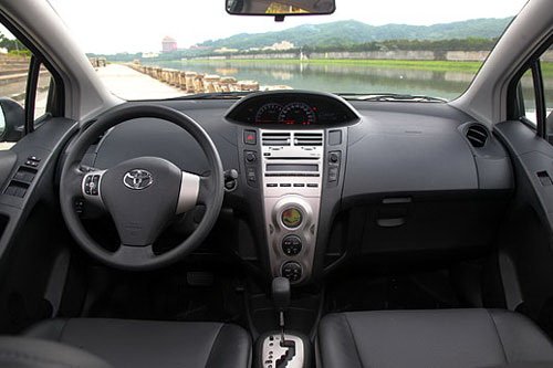 冷暖当自知！海外试驾2010款丰田雅力士(图8)