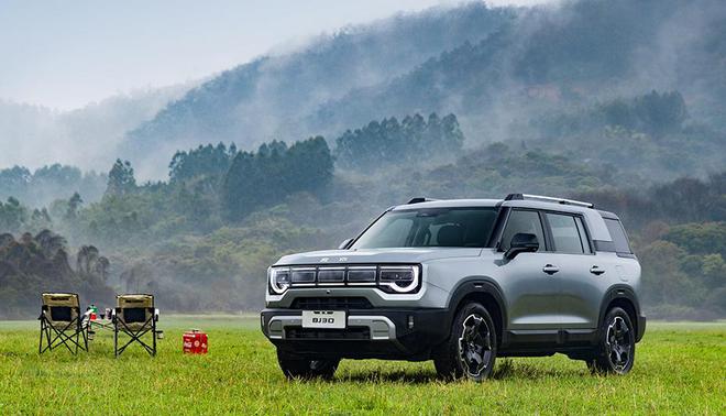 999万元起售全新北京BJ30购车手册高性价比方盒子SUV(图1)