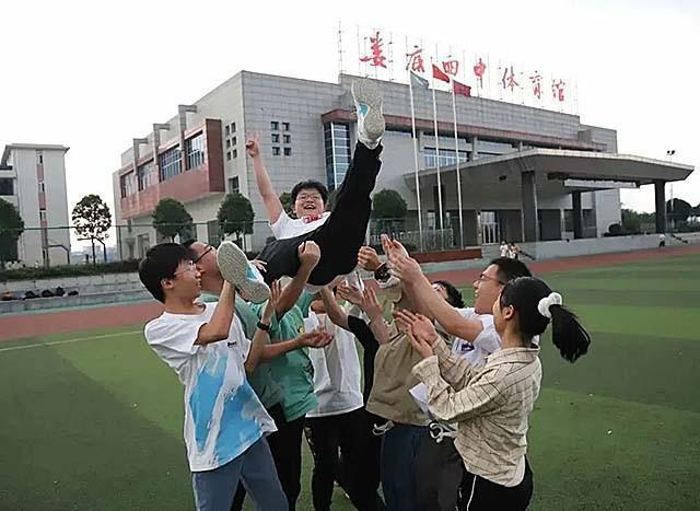 回顾轰动一时的中国全男4胞胎：18年前大难不死18年后金榜题名(图17)