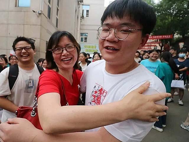回顾轰动一时的中国全男4胞胎：18年前大难不死18年后金榜题名(图16)