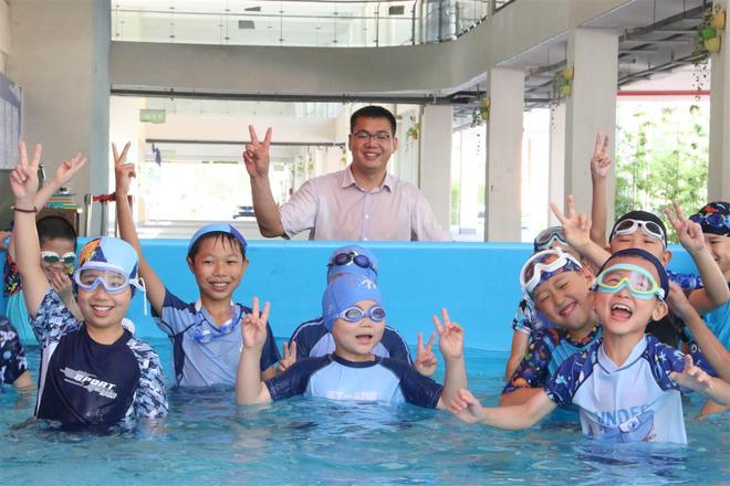 米乐M6平台：荆楚好老师群星计划 这位小学校长撬动一座城“游泳进校园”(图1)