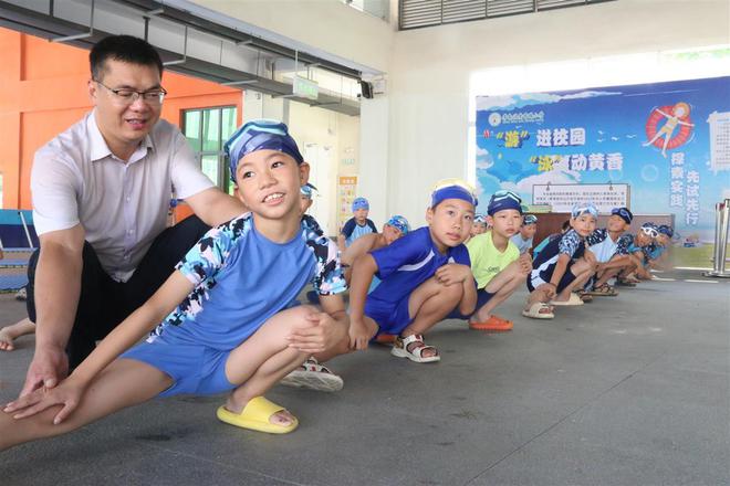 米乐M6平台：荆楚好老师群星计划 这位小学校长撬动一座城“游泳进校园”(图4)