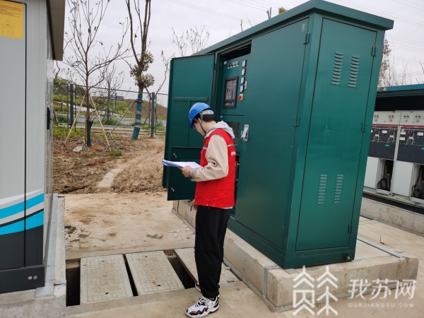 米乐M6平台：镇江丹徒：养猪场恒温恒氧自动喂食电气化养殖助力乡村振兴(图4)