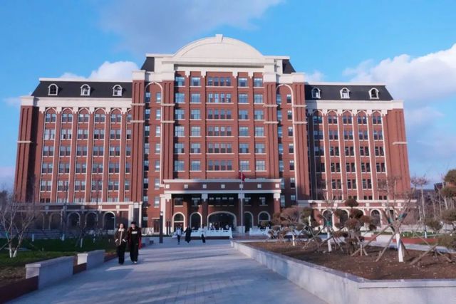 恒温22℃智享温暖！这个学校供热改造为什么首选海尔？(图2)