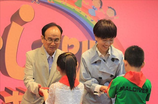 米乐M6网页版：能卖的全卖了不能卖的全质押了158岁夫妻套现10亿跑了(图1)