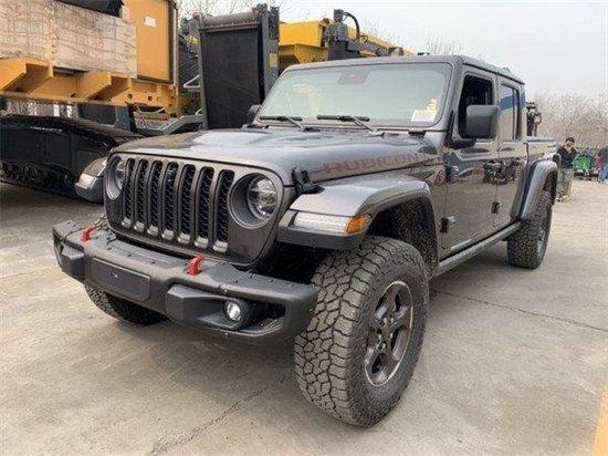 米乐M6网页版：24款吉普JEEP角斗士皮卡经典车型越野神器港口火爆销售(图2)