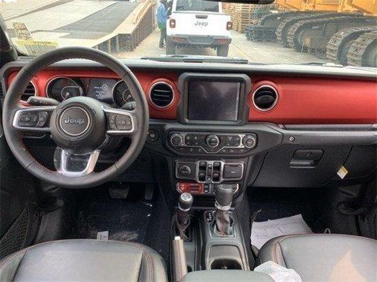 米乐M6网页版：24款吉普JEEP角斗士皮卡经典车型越野神器港口火爆销售(图5)