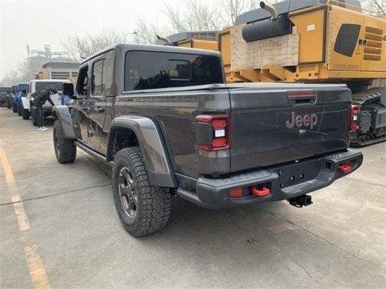 米乐M6网页版：24款吉普JEEP角斗士皮卡经典车型越野神器港口火爆销售(图7)