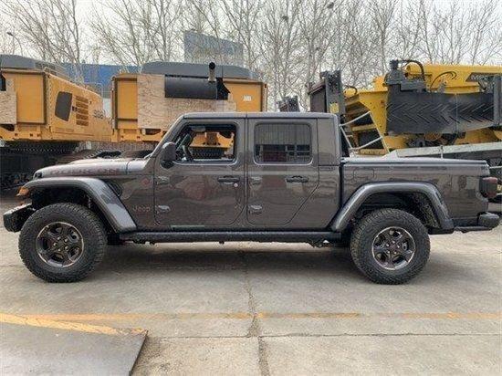 米乐M6网页版：24款吉普JEEP角斗士皮卡经典车型越野神器港口火爆销售(图6)