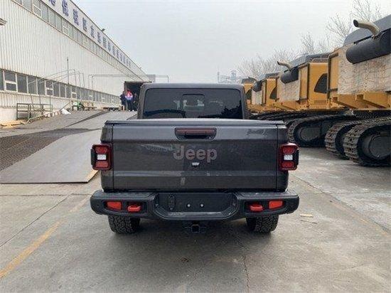 米乐M6网页版：24款吉普JEEP角斗士皮卡经典车型越野神器港口火爆销售(图8)
