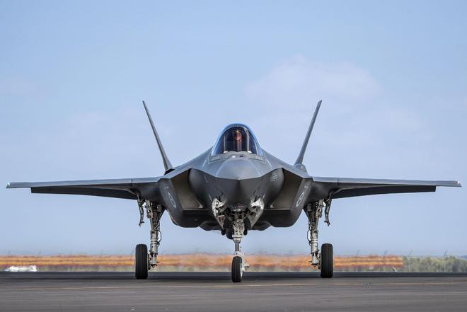中国歼-35：武器系统曝光空空导弹提升了12枚(图6)