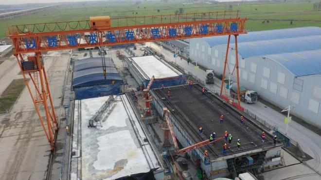 米乐M6平台：2026年通车！雄商高铁曹县西站主体结构已封顶！(图4)