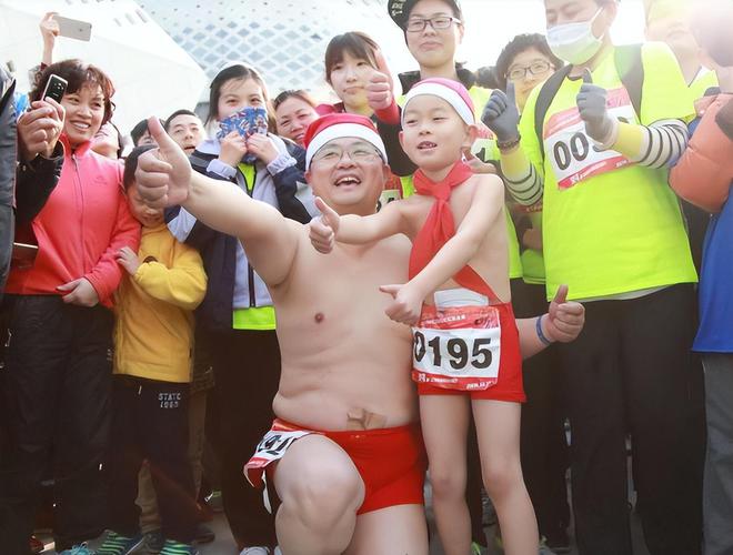 2012年4岁被父亲逼迫零下13度裸跑如今他的成就震惊全网(图20)