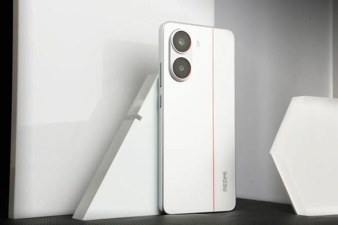 米乐M6网页版：给2025年的“性能小霸王”定标准——看REDMITurbo4吹响新年进攻号角(图1)