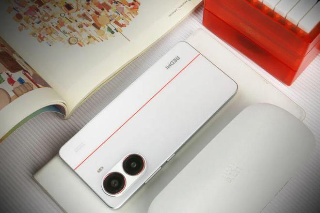 米乐M6网页版：给2025年的“性能小霸王”定标准——看REDMITurbo4吹响新年进攻号角(图2)