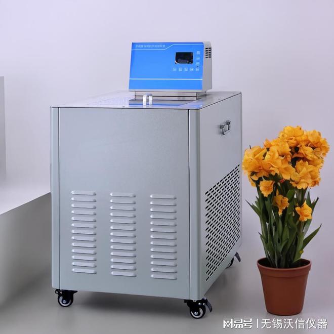 沃信GDH系列高精度低温恒温槽是自带制冷和加热的高精度恒温装置(图1)