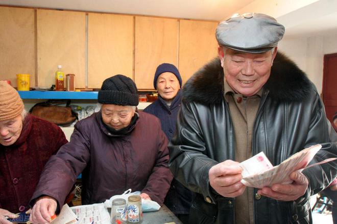 米乐M6：75岁老人存款多少合适？深度解析与实用建议(图2)