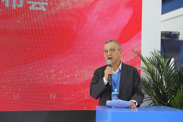 米乐M6平台：“极寒制热‘鑫’答案！鑫磊超低环温空气源螺杆热泵机组新品发布(图3)