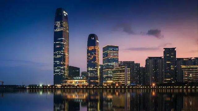 米乐M6网页版：政策利好加速高端市场换局保利天曜重塑珠城“好房子”标杆(图2)