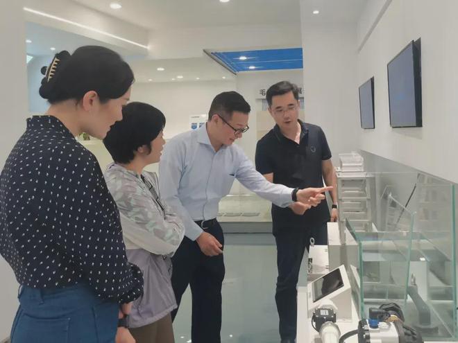 全球权威杂志莅临格瑞考察指导(图4)