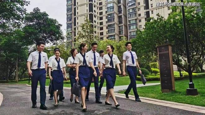 保利海上瑧悦售楼处发布丨每扇窗都在破晓吐出琥珀色潮汐梵音(图17)