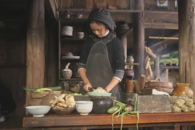 45岁汤唯现状曝光：住乡下、已分居、种菜养鸡(图15)
