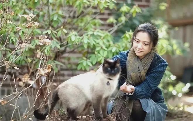 45岁汤唯现状曝光：住乡下、已分居、种菜养鸡(图12)