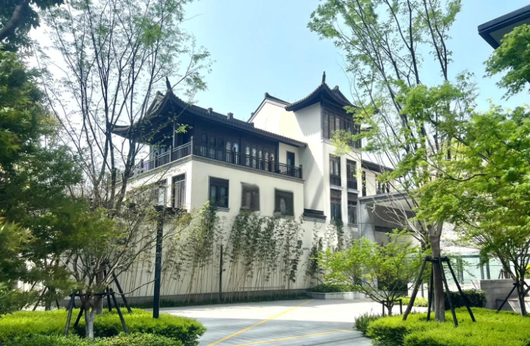 苏州绿城凤起潮鸣双湖芯的顶豪样本优势与隐忧并存(图1)