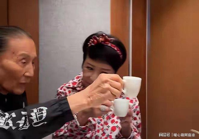 89岁谢贤:我这辈子最幸运的事情就是有谢霆锋这样孝顺的儿子(图7)