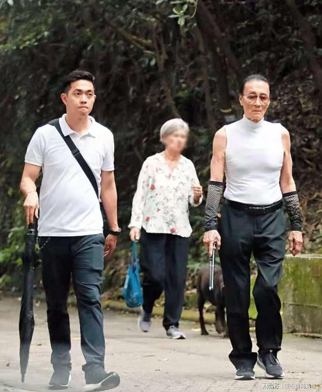 89岁谢贤:我这辈子最幸运的事情就是有谢霆锋这样孝顺的儿子(图1)