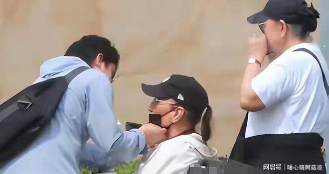 89岁谢贤:我这辈子最幸运的事情就是有谢霆锋这样孝顺的儿子(图2)