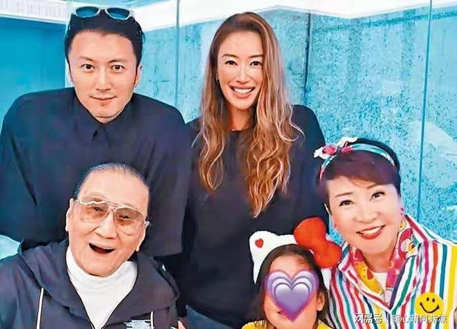 89岁谢贤:我这辈子最幸运的事情就是有谢霆锋这样孝顺的儿子(图13)