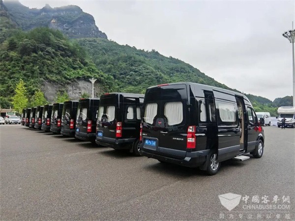 峰峦新程悦享出行：图雅诺客运产品批量交付张家界(图4)