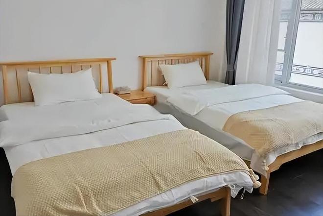 国庆第一批血亏的老板出现！坐地起价一天降价8次也没人住？(图6)