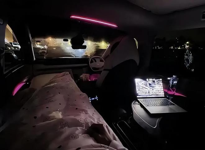 国庆第一批血亏的老板出现！坐地起价一天降价8次也没人住？(图5)