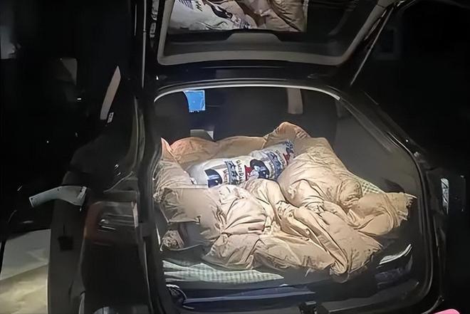 国庆第一批血亏的老板出现！坐地起价一天降价8次也没人住？(图9)