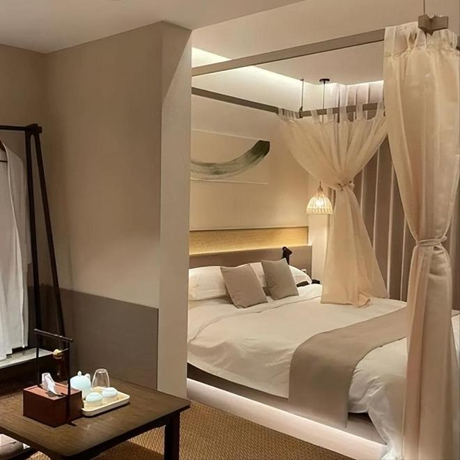 国庆第一批血亏的老板出现！坐地起价一天降价8次也没人住？(图14)