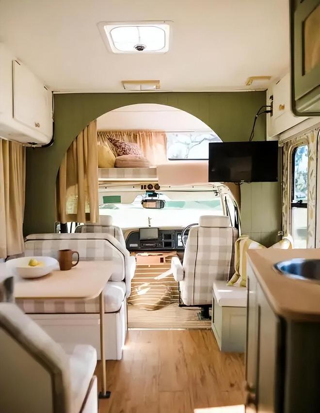 国庆第一批血亏的老板出现！坐地起价一天降价8次也没人住？(图16)