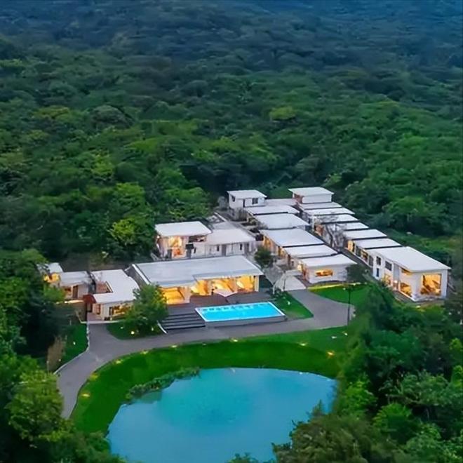 国庆第一批血亏的老板出现！坐地起价一天降价8次也没人住？(图18)