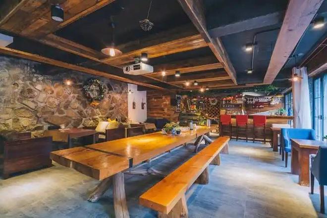 国庆第一批血亏的老板出现！坐地起价一天降价8次也没人住？(图21)