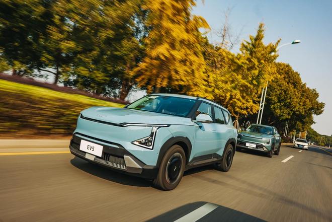 米乐M6平台：秋寒骤至2025款EV5机“智”化解出行难题(图2)