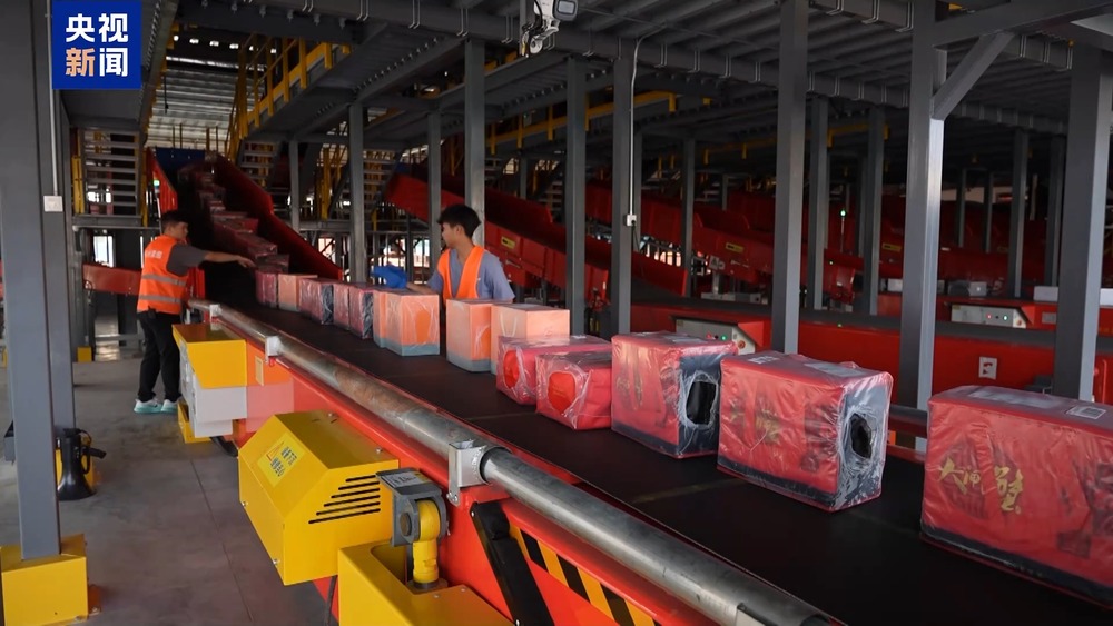 大闸蟹坐“头等舱”24小时飞抵千家餐桌(图13)