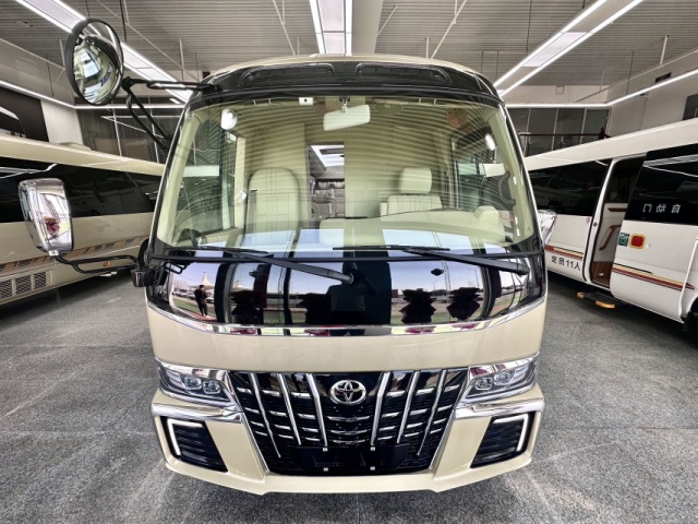 2025款丰田考斯特香槟金12座现车带蒙本家现车优惠8万(图1)