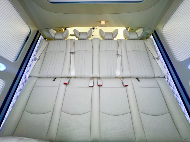 2025款丰田考斯特香槟金12座现车带蒙本家现车优惠8万(图3)