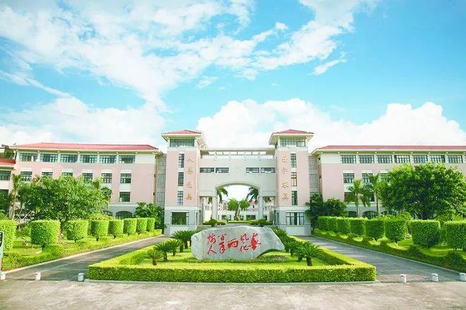 米乐M6：⚡珠海热搜好房｜华发山庄售楼处发布：打造未来品质生活！(图2)