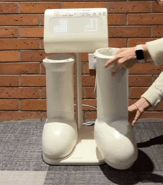 这双今冬爆火的“室内长靴”凭什么让男女老少纷纷上头?(图17)