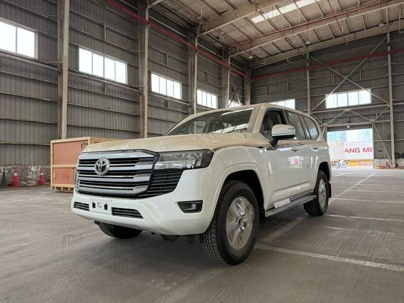 2025款丰田酷路泽3300柴油GXR18轮丝绒最新价格78万(图2)