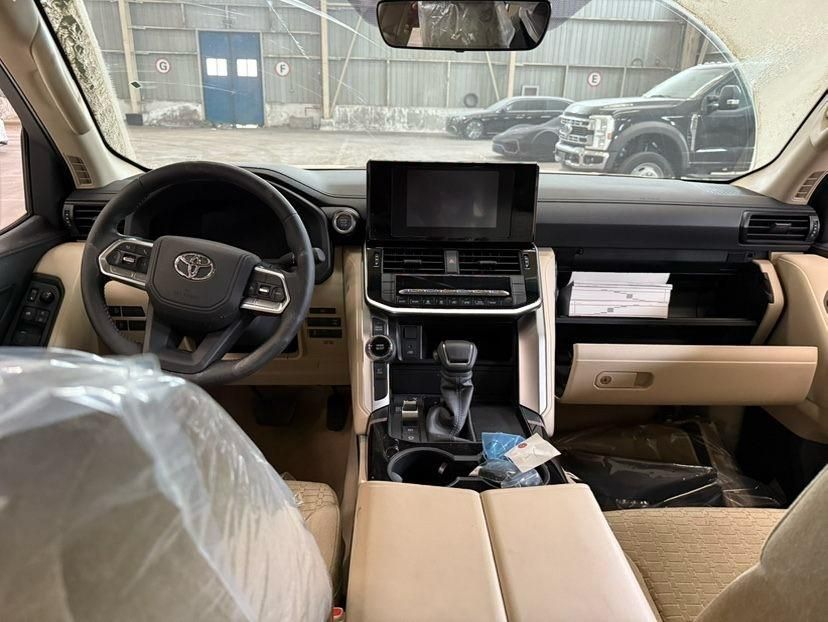 2025款丰田酷路泽3300柴油GXR18轮丝绒最新价格78万(图4)