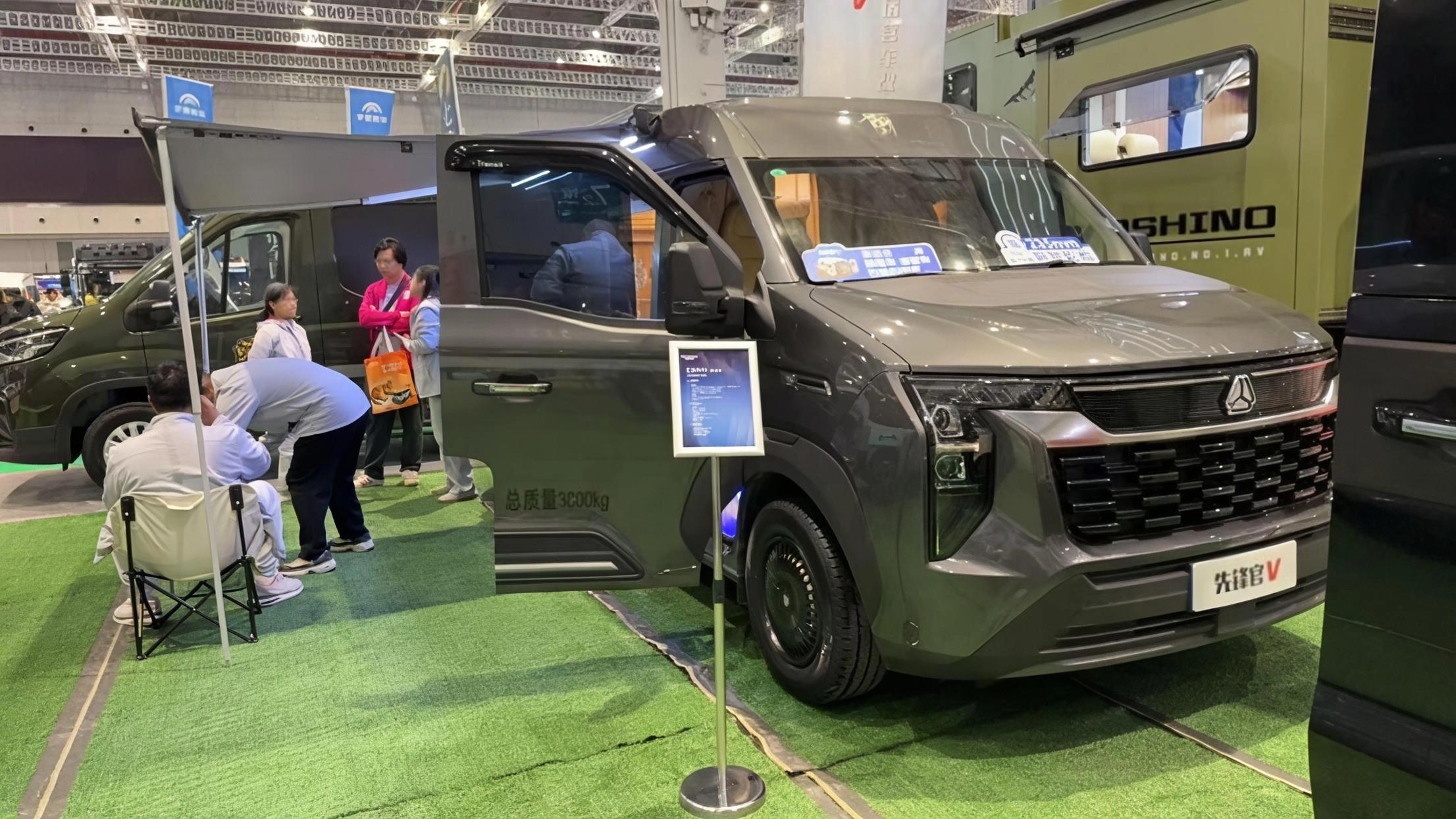 多品类强势出击!中国重汽轻型汽车首登上海国际房车展(图2)